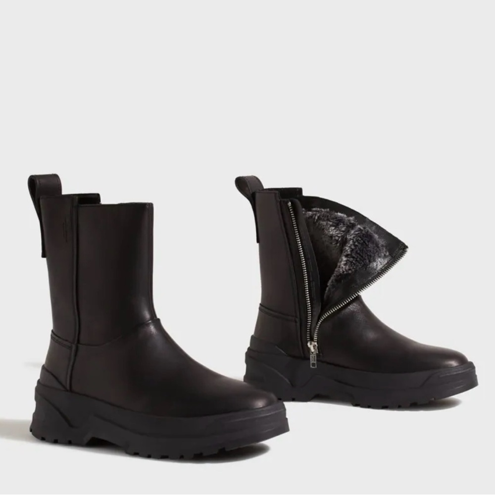 Vagabond Black Winter Boots with Rugged Sole